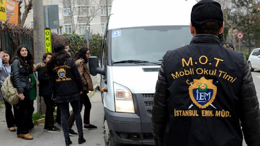 Megakentte okula dönüş alarmı! İstanbul'da eğitim için toplu ulaşım kararı  M.O.T. (Mobil Okul Timleri) ekipleri devrede