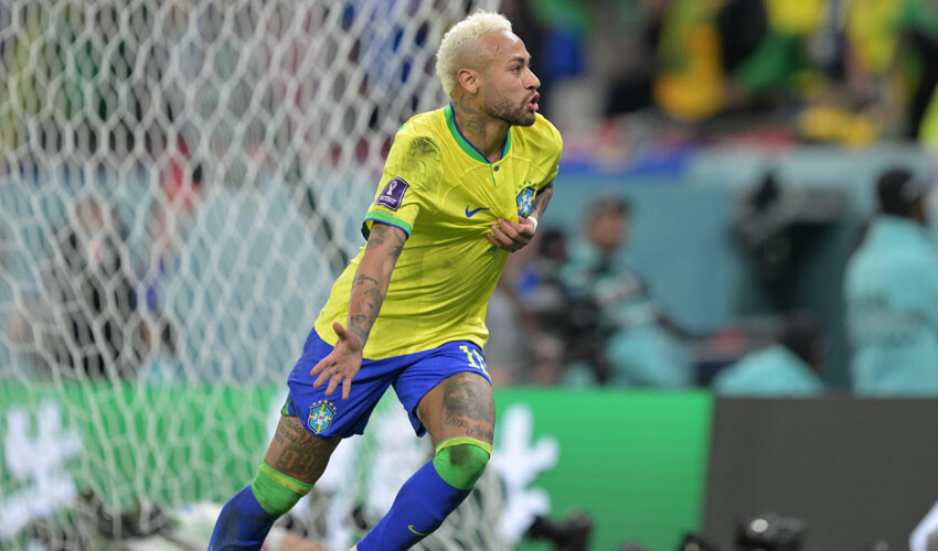Neymar Brezilya tarihine geçti! Efsane golcü Pele'yi geride bıraktı