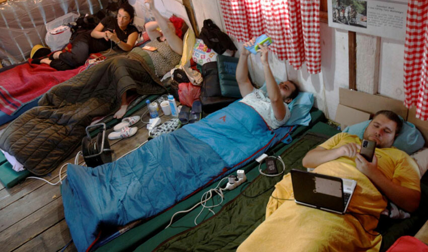 'En tembel vatandaş' unvanı için, 23 gündür yiyip-içip yatıyorlar