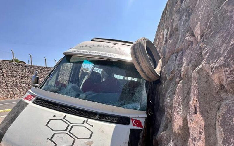 Şanlıurfa'da feci kaza! Tarım işçilerini taşıyan minibüs kaza yaptı: Çok sayıda ölü ve yaralı Şanlıurfa'da feci kaza! Tarım işçilerini taşıyan minibüs kaza yaptı: Çok sayıda ölü ve yaralı