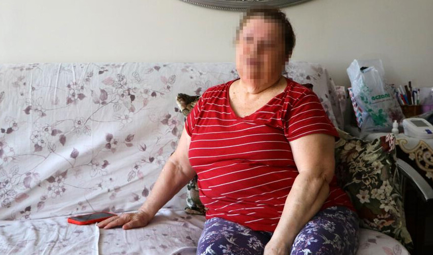 Dolandırıcılar 'anneciğim' diyerek kandırdı: Yaşlı kadın bütün servetini kaptırdı Dolandırıcılar 'anneciğim' diyerek kandırdı: Yaşlı kadın bütün servetini kaptırdı