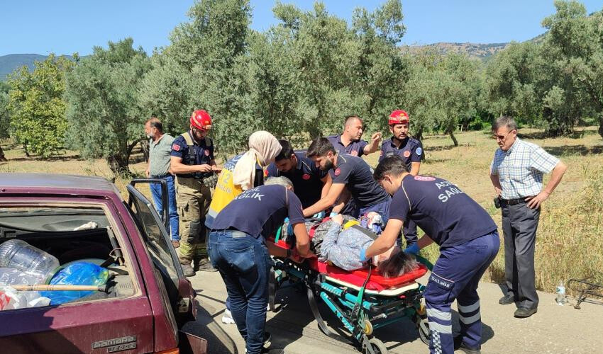 Otomobiller kafa kafaya çarpıştı: Can pazarı yaşandı Otomobiller kafa kafaya çarpıştı: Can pazarı yaşandı