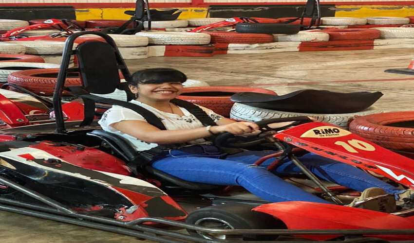 Hava sıcak deyip kask takmadılar! Saçları go-kart tekerine takılan kız, ölümden döndü Hava sıcak deyip kask takmadılar! Saçları go-kart tekerine takılan kız, ölümden döndü