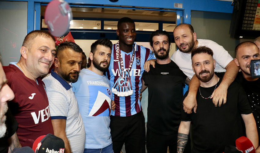 Süper Lig'e kule golcü! 2.01'lik Paul Onuachu Trabzonspor'a transfer oldu Süper Lig'e kule golcü! 2.01'lik Paul Onuachu Trabzonspor'a transfer oldu