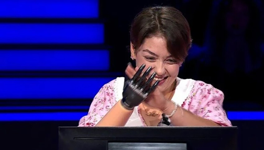Kim Milyoner Olmak İster yarışmasında Rabia Birsen Göğercin 1 milyon TL'lik soruyu doğru cevapladı - 1. Resim
