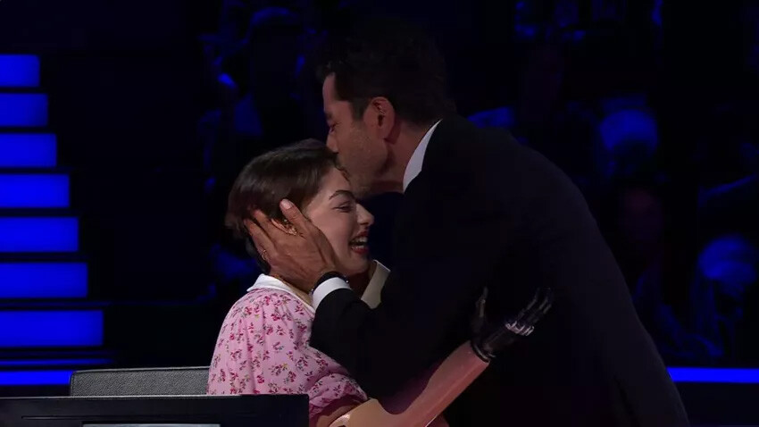 Kim Milyoner Olmak İster yarışmasında Rabia Birsen Göğercin 1 milyon TL'lik soruyu doğru cevapladı - 2. Resim