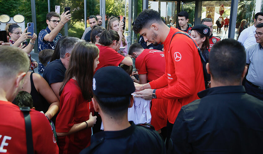 A Milli Takım, Japonya maçı için Hollanda'ya uçtu