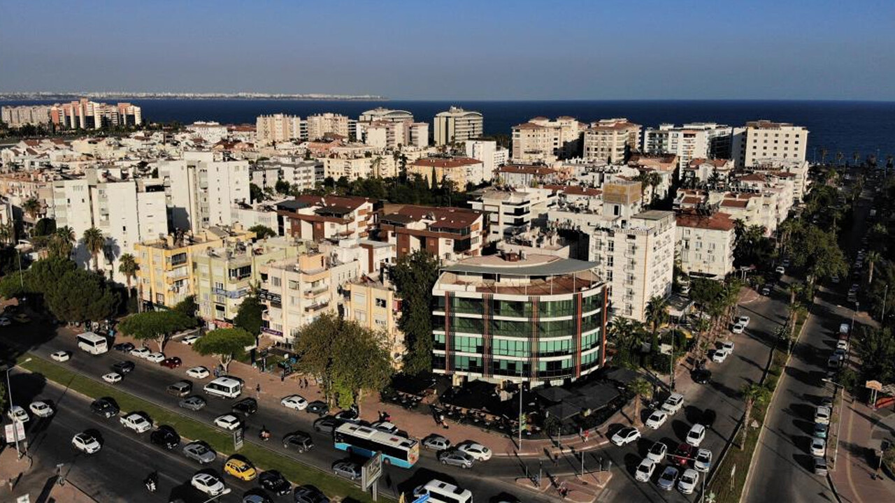 Antalya&#039;da skandal! “80 konut alıp otel gibi işleten yabancı var”