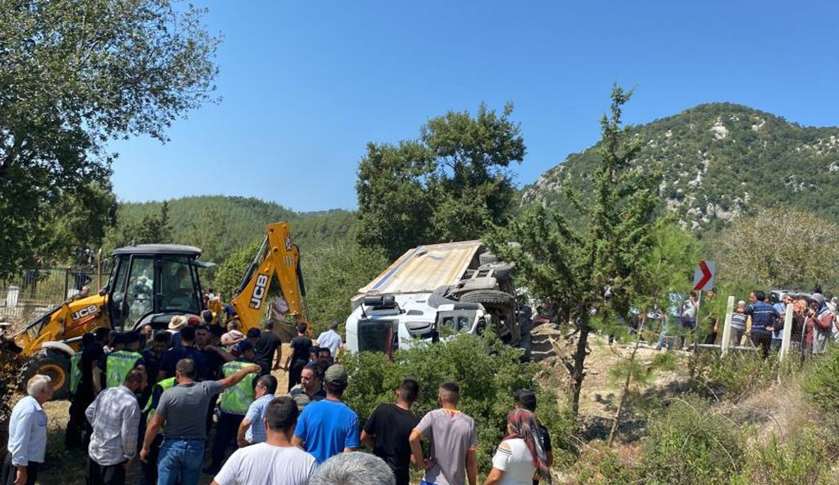 Kahramanmaraş'ta 6 kişinin öldüğü kamyon faciasında gelişme: 2 kişi tutuklandı Kahramanmaraş'ta 6 kişinin öldüğü kamyon faciasında gelişme: 2 kişi tutuklandı