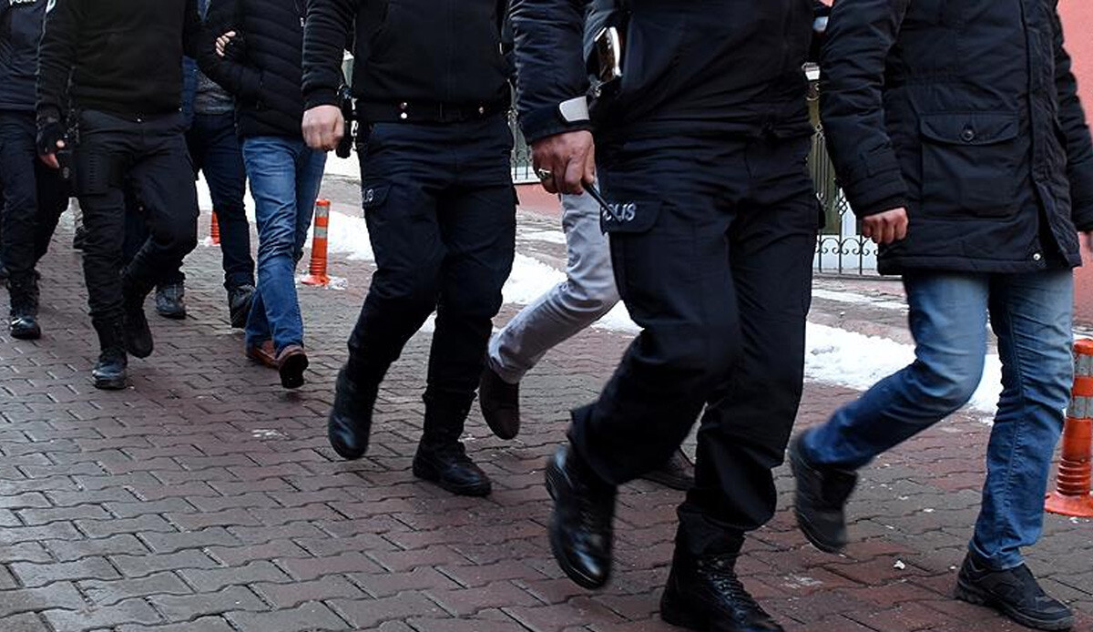 Kocaeli polisinden torbacılara operasyon! 8 kişi gözaltına alındı Kocaeli polisinden torbacılara operasyon! 8 kişi gözaltına alındı