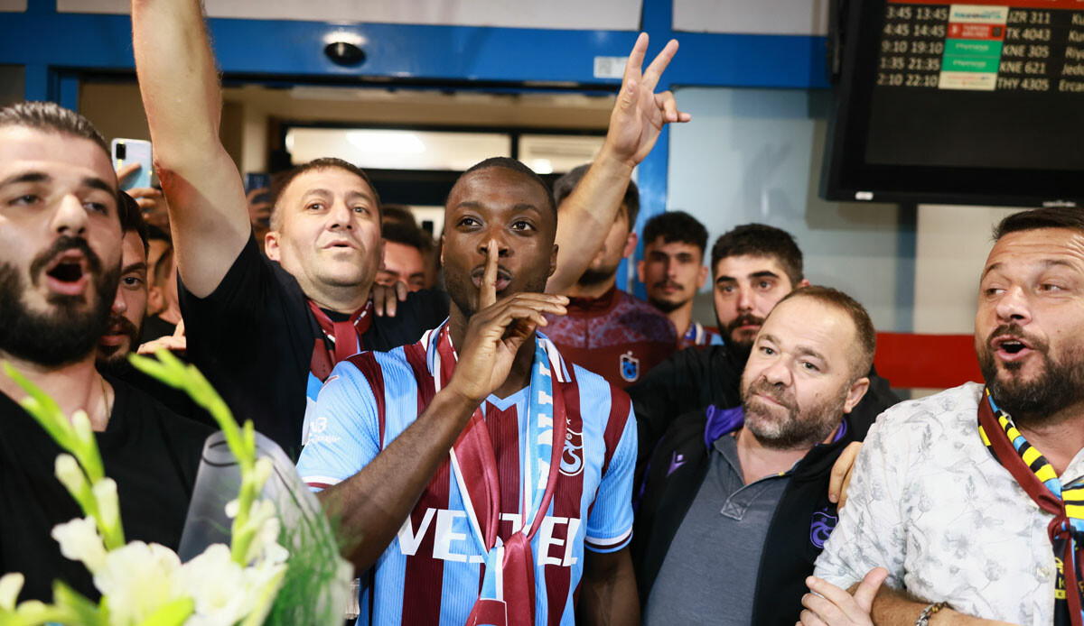 Trabzonspor'un 80 milyon Euro'luk yeni golcüsü Pepe, coşkuyla karşılandı! Taraftarlar havalimanına akın etti Trabzonspor'un 80 milyon Euro'luk yeni golcüsü Pepe, coşkuyla karşılandı! Taraftarlar havalimanına akın etti