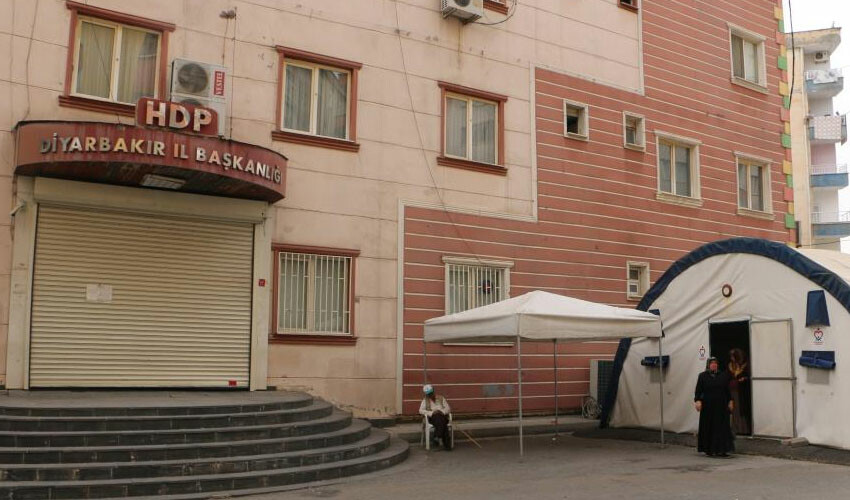 Evlat nöbetindeki acılı anne: Çocuğumun babası evlat hasretinden vefat etti