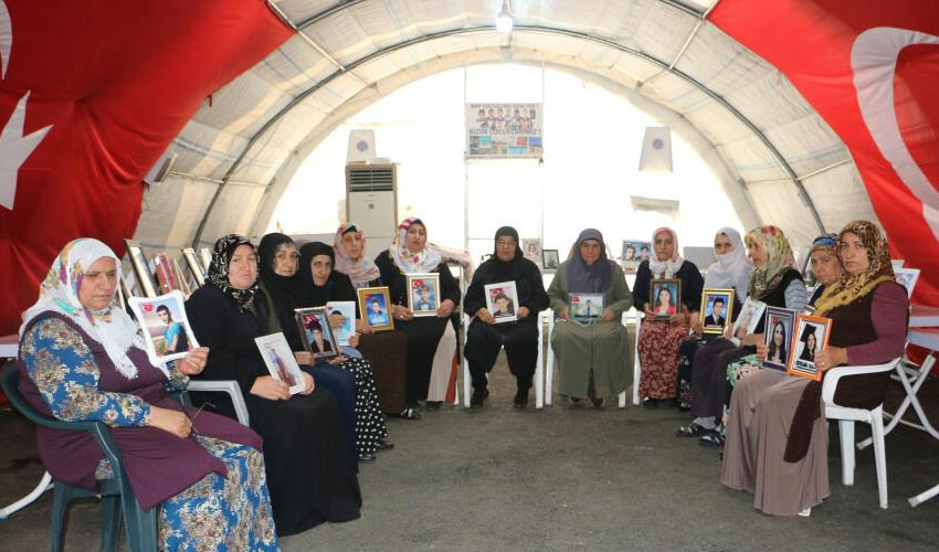 Evlat nöbetindeki acılı anne: Çocuğumun babası evlat hasretinden vefat etti