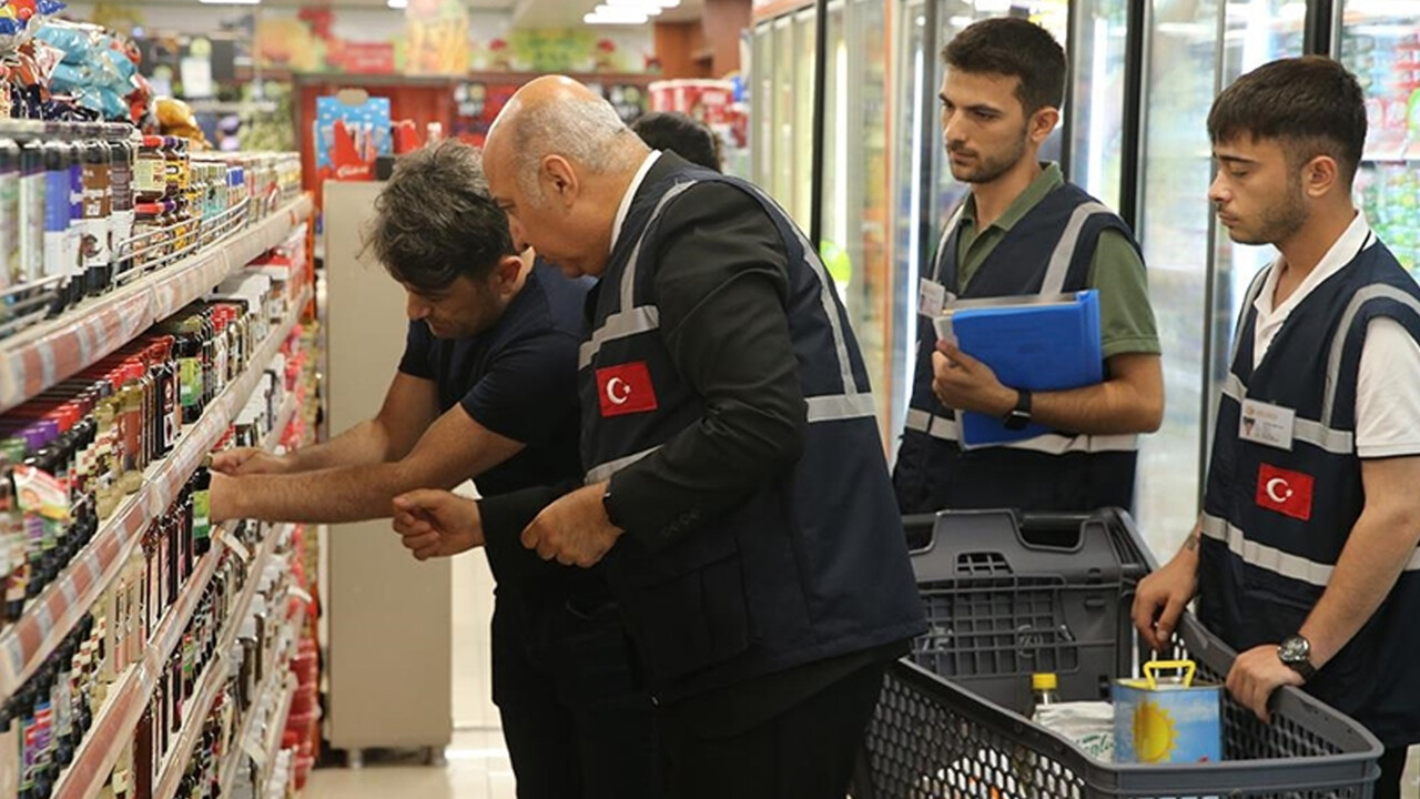 Etiket-fiyat uyuşmazlığına sıkı markaj: Ticaret Bakanlığı ceza yağdırdı Etiket-fiyat uyuşmazlığına sıkı markaj: Ticaret Bakanlığı ceza yağdırdı