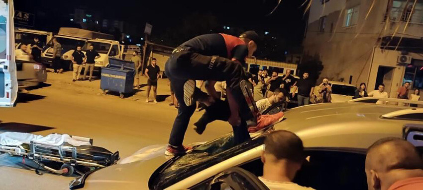 Osmaniye'de akıl almaz kaza! Kendisine çarpan aracın ön camından içeri girdi