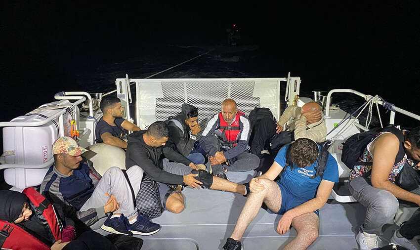 Muğla'da Yunanistan'ın ölüme ittiği 44 göçmen kurtarıldı