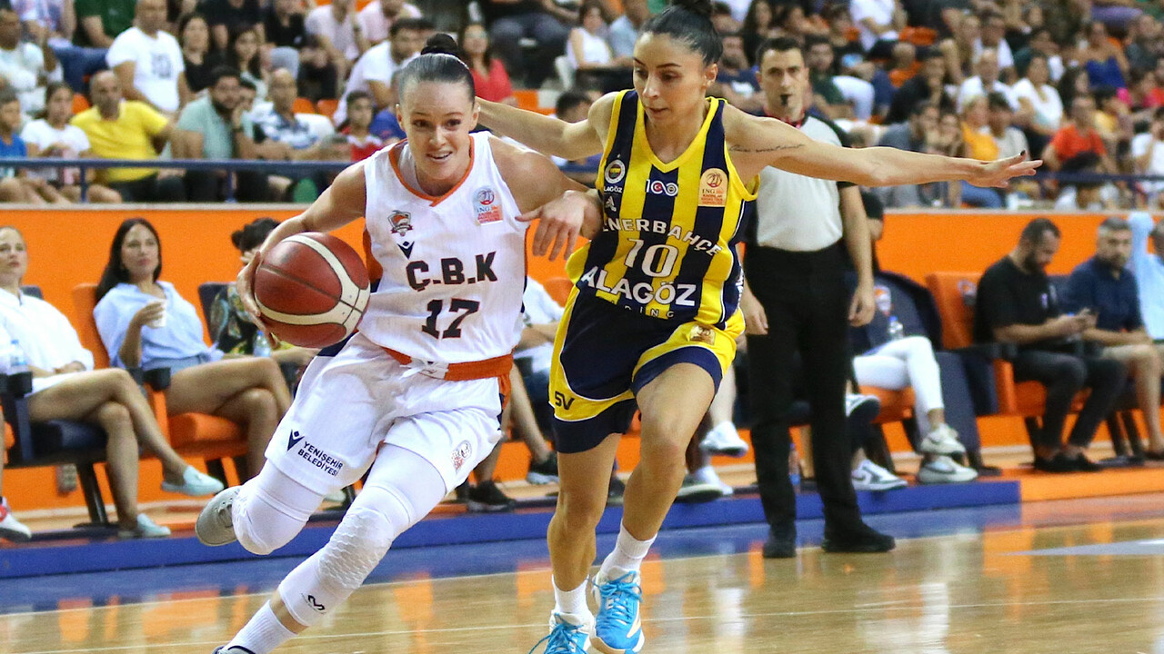 Fenerbahçe'ye Mersin'de son saniye şoku! Sarı-lacivertliler yeni sezona mağlubiyetle başladı Fenerbahçe'ye Mersin'de son saniye şoku! Sarı-lacivertliler yeni sezona mağlubiyetle başladı
