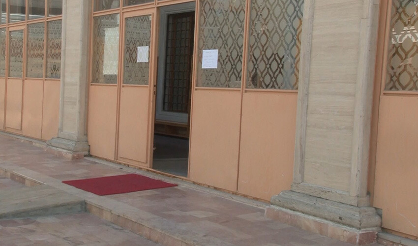 Görenler şoke oldu: Daha 3 günlükken cami avlusuna bırakıldı