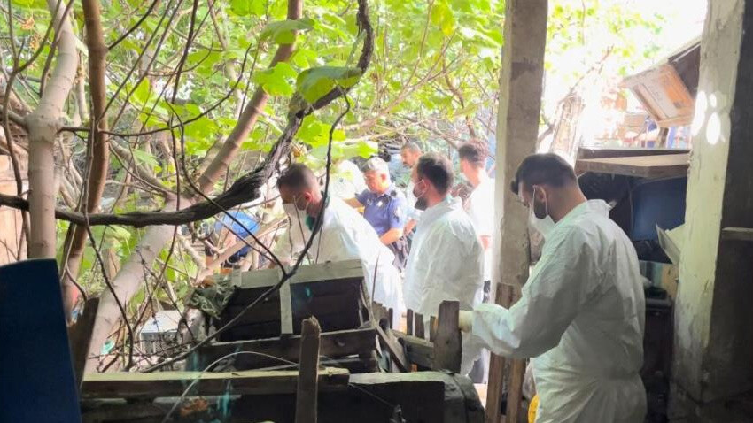 70 yaşındaki teyzenin evinden kamyon kamyon çöp çıktı... İhbarcı komşularına arka arkaya beddua yağdırdı