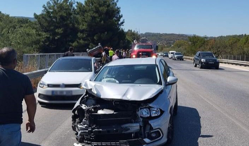 İzmir'de korkunç kaza! Otomobil bariyerlere saplandı: 1 ölü, 2 yaralı İzmir'de korkunç kaza! Otomobil bariyerlere saplandı: 1 ölü, 2 yaralı