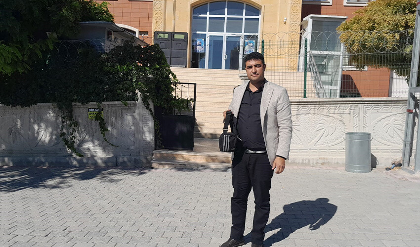 Döviz dolu çantayı polise teslim etti: 'Ne zorluklarla kazandığını düşündüm' Döviz dolu çantayı polise teslim etti: 'Ne zorluklarla kazandığını düşündüm'
