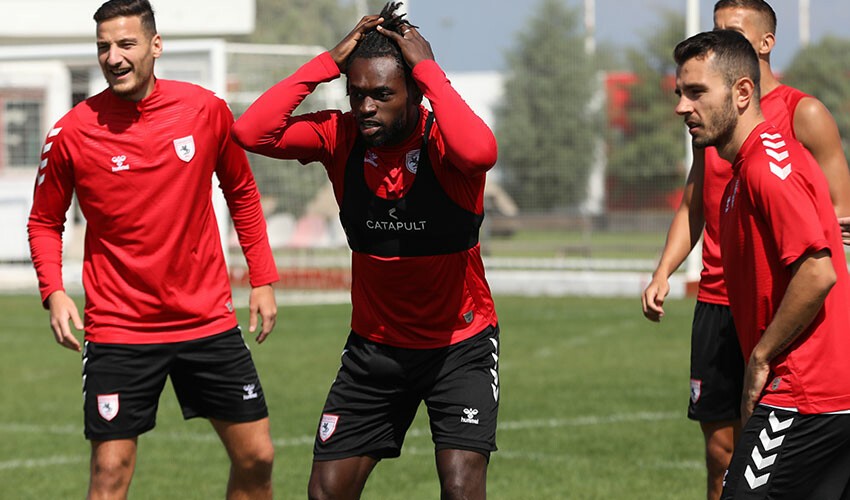 Samsunspor'un yeni forveti Landry Dimata rakiplerine gözdağı verdi