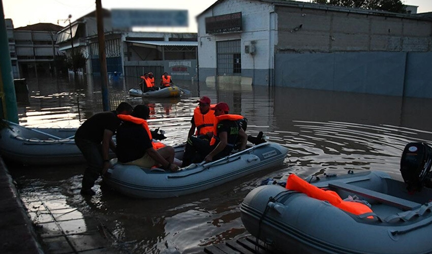 Yunanistan'da felaketin izleri siliniyor