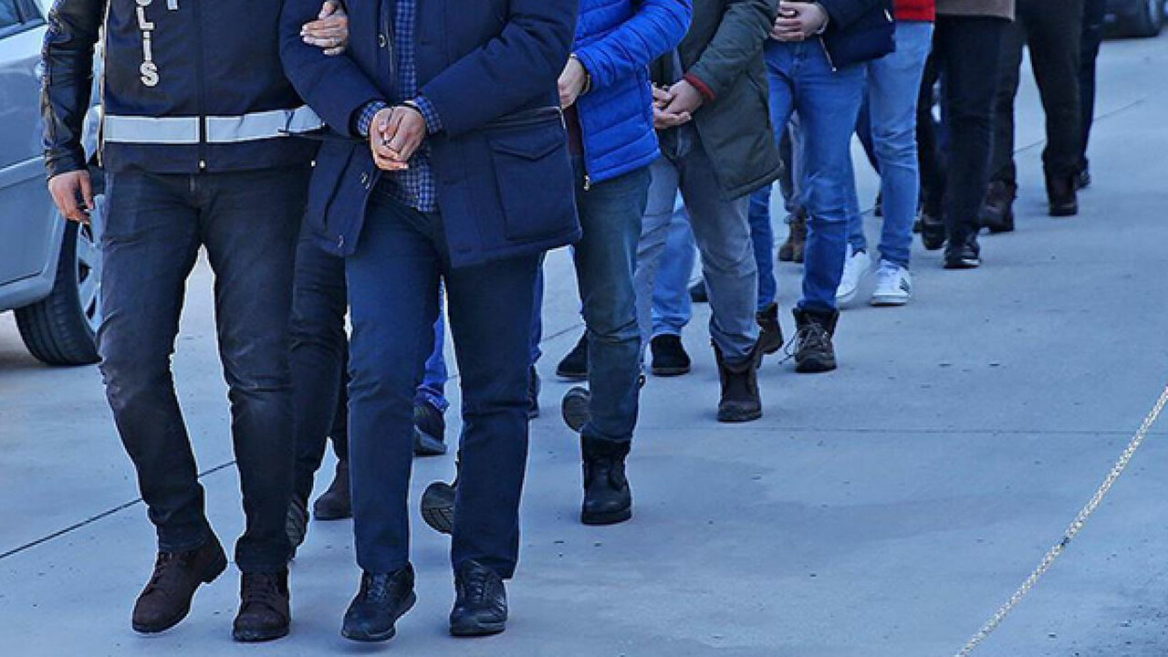 Elazığ’da uyuşturucu satıcılarına darbe: 6 gözaltı Elazığ’da uyuşturucu satıcılarına darbe: 6 gözaltı