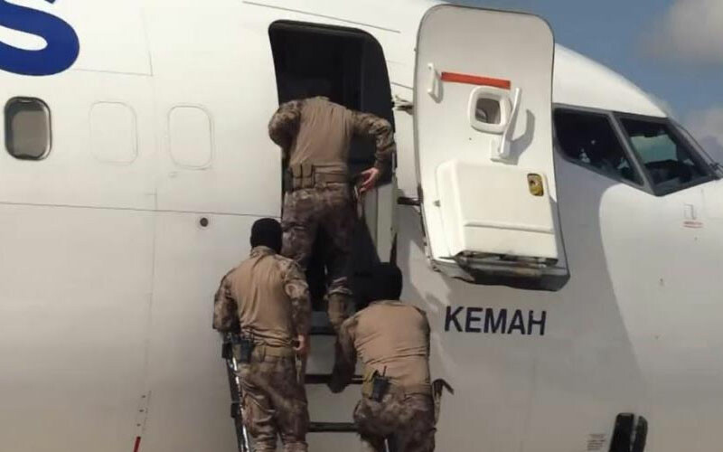 Gerçeği aratmadı… Özel harekattan nefes kesen tatbikat kamerada! Gerçeği aratmadı… Özel harekattan nefes kesen tatbikat kamerada!