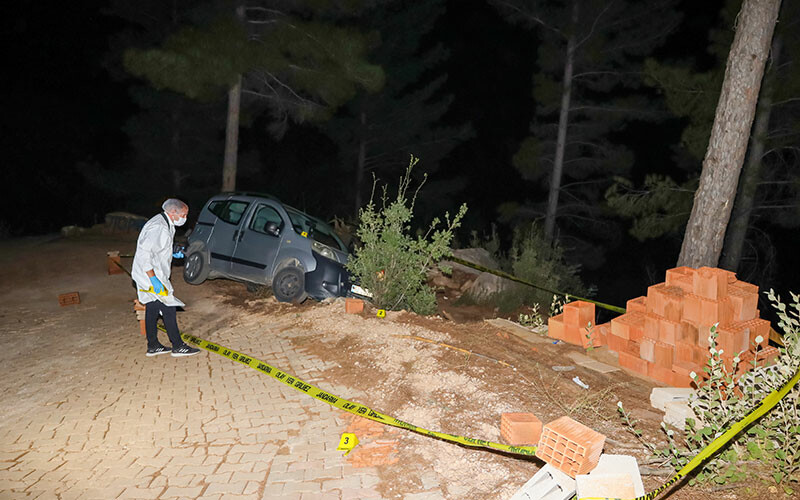 Antalya’da feci son! Kendi aracının altında kaldı Antalya’da feci son! Kendi aracının altında kaldı