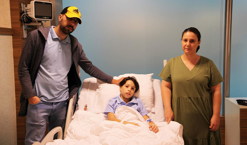 Küçük çocuğun tehlikeli oyunu: Boğazına üzüm kaçtı