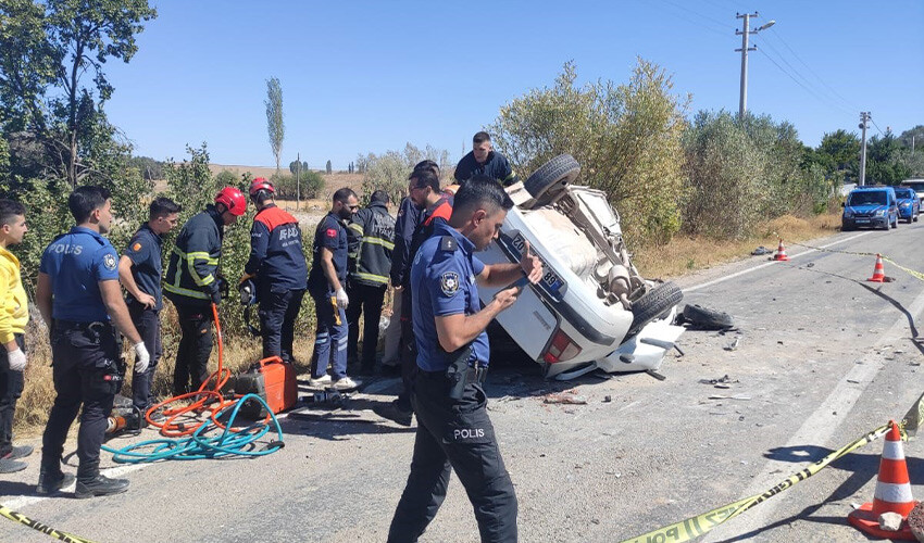 Aksaray'da hatalı sollama kazası: 3 ölü, 2 yaralı Aksaray'da hatalı sollama kazası: 3 ölü, 2 yaralı
