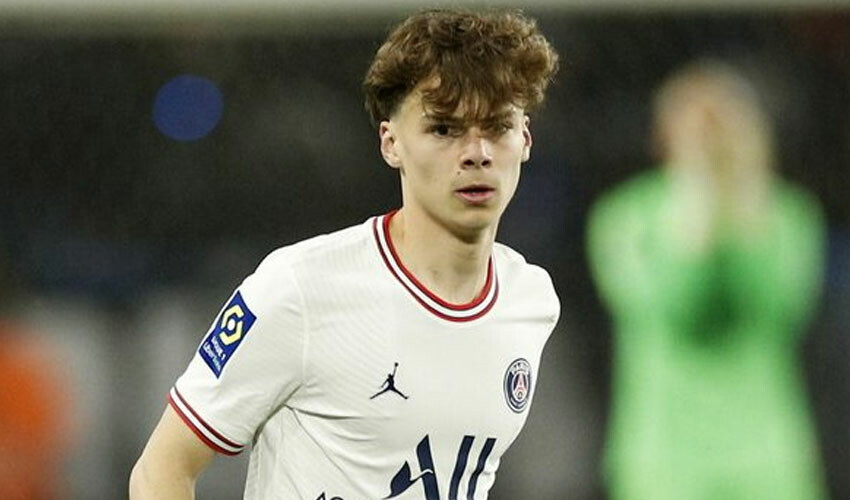 Adana Demirspor'a dünya devi PSG'den transfer! Patrick Kluivert genç oyuncuyu ikna etti Adana Demirspor'a dünya devi PSG'den transfer! Patrick Kluivert genç oyuncuyu ikna etti