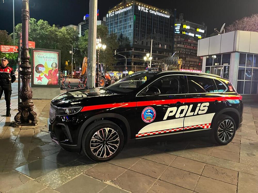Ankara'da Yunuslar Togg'la devriye attı Ankara'da Yunuslar Togg'la devriye attı