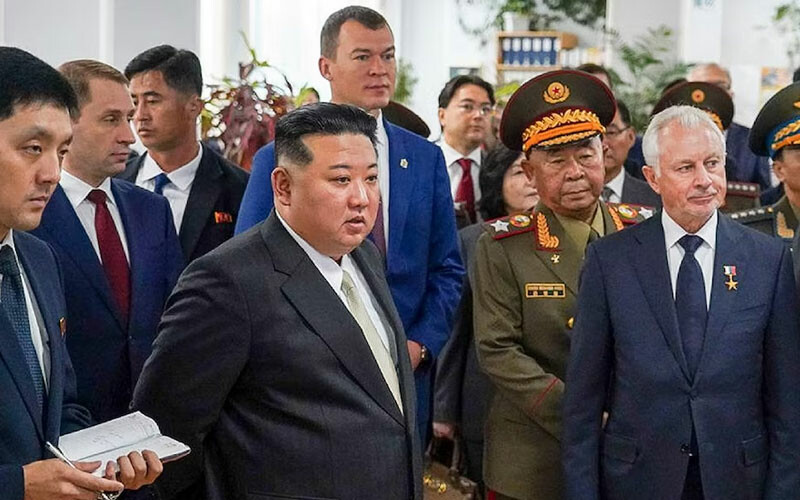 Kuzey Kore lideri Kim, Rusya'da beşinci nesil uçak fabrikasını ziyaret etti Kuzey Kore lideri Kim, Rusya'da beşinci nesil uçak fabrikasını ziyaret etti