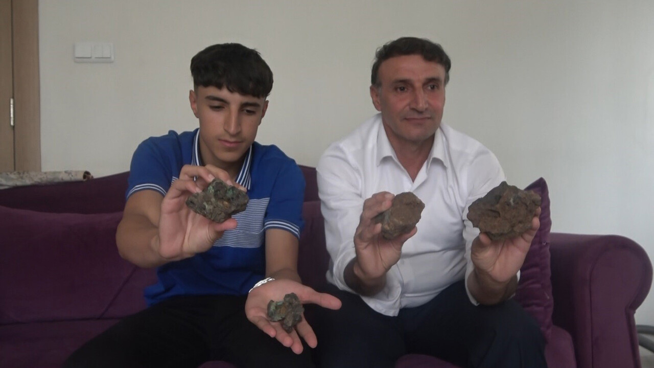 Hayvanlarını otlatırken buldu: Göktaşı olduğunu iddia etti, 5 milyondan satışa çıkardı Hayvanlarını otlatırken buldu: Göktaşı olduğunu iddia etti, 5 milyondan satışa çıkardı