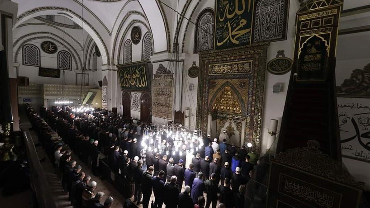 Diyanet’in cuma hutbesinde konu 'Kira anlaşmazlıkları': Hem ev sahiplerine hem kiracılara anlamlı mesaj Diyanet’in cuma hutbesinde konu 'Kira anlaşmazlıkları': Hem ev sahiplerine hem kiracılara anlamlı mesaj