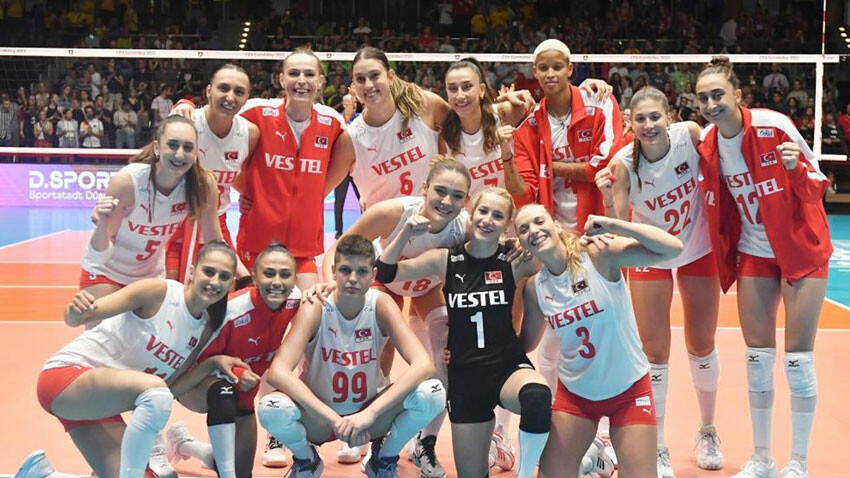 Milli voleybolcu Derya Cebecioğlu kariyerine Japonya'nın Kurobe AquaFairies takımında devam edecek Milli voleybolcu Derya Cebecioğlu kariyerine Japonya'nın Kurobe AquaFairies takımında devam edecek