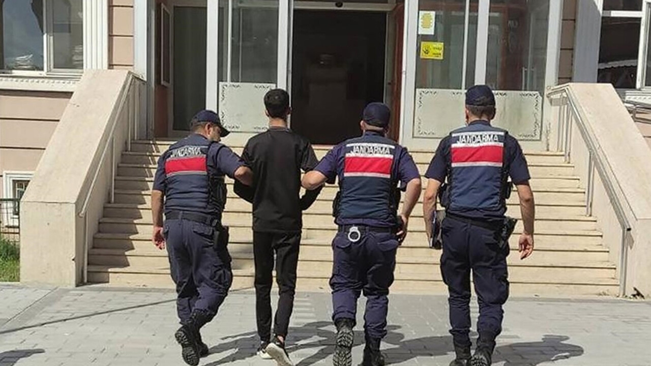 Edirne'de Yunanistan'a kaçmaya çalışan 23 terör örgütü mensubu yakalandı Edirne'de Yunanistan'a kaçmaya çalışan 23 terör örgütü mensubu yakalandı