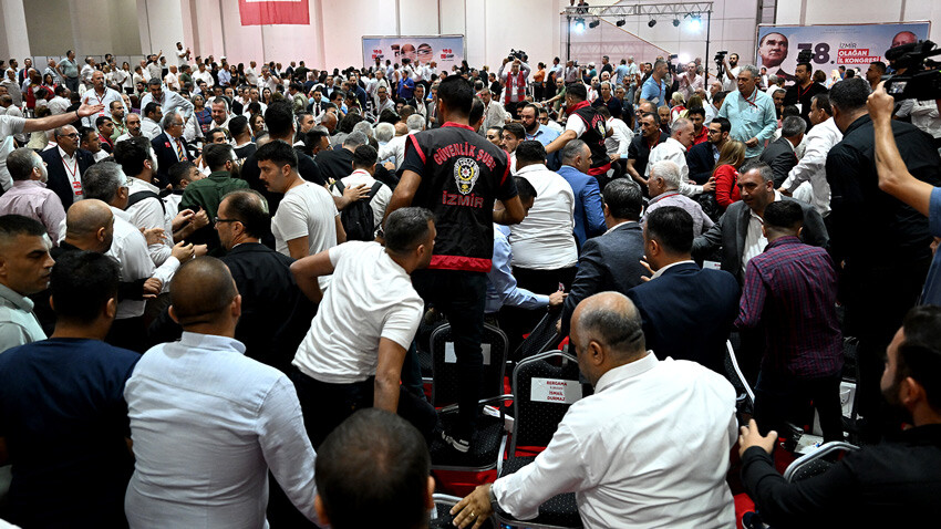 CHP kongresinde 'çarşaf-blok' tartışması! Partililer birbirine girdi CHP kongresinde 'çarşaf-blok' tartışması! Partililer birbirine girdi