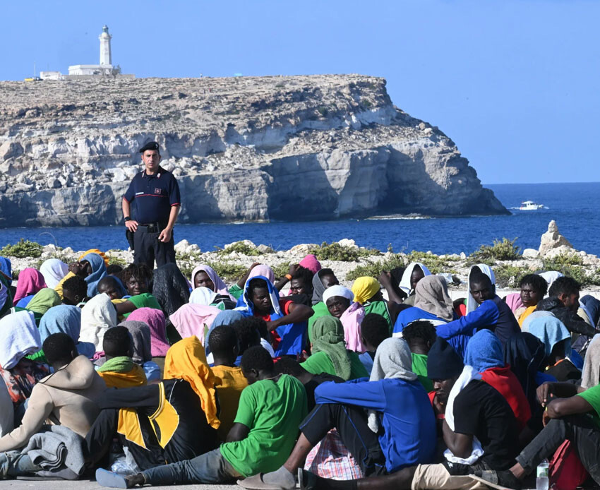 Macron'dan düzensiz göçe tepki: Avrupa sınırlarını daha iyi korumalı Macron'dan düzensiz göçe tepki: Avrupa sınırlarını daha iyi korumalı