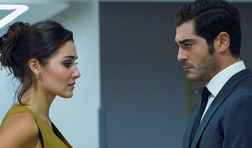 Oyunculuğu eleştirilen Hande Erçel’e Bergüzar Korel’den destek gecikmedi Oyunculuğu eleştirilen Hande Erçel’e Bergüzar Korel’den destek gecikmedi
