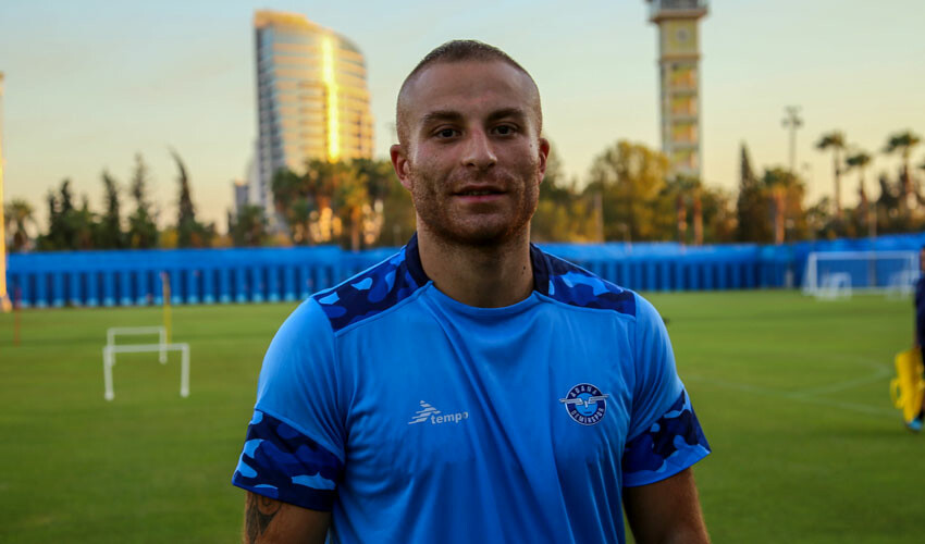 Gökhan Töre, Süper Lig'de kaldı! Transferin son saatinde resmi imzayı attı Gökhan Töre, Süper Lig'de kaldı! Transferin son saatinde resmi imzayı attı
