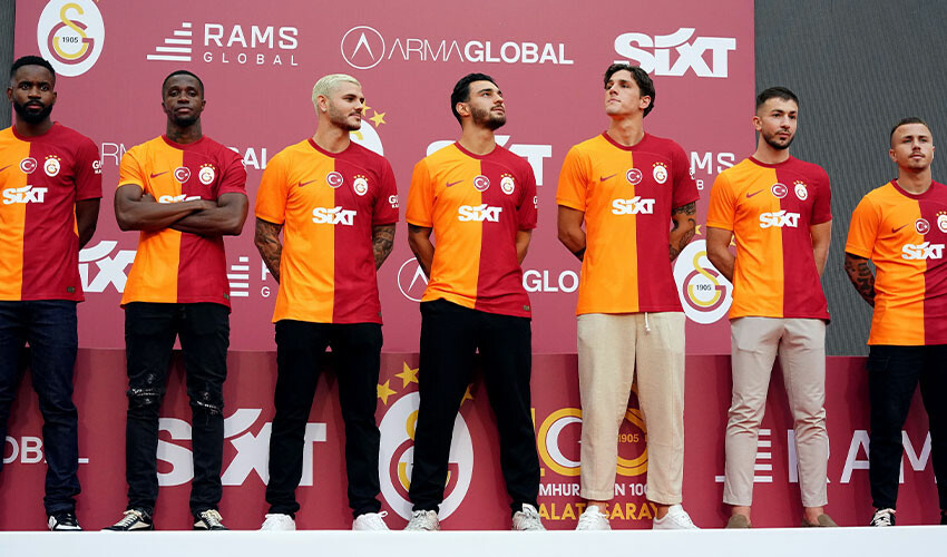 Süper Lig'de yaz transfer dönemi bitti! Milyonlar havada uçtu, 276 futbolcu imza attı Süper Lig'de yaz transfer dönemi bitti! Milyonlar havada uçtu, 276 futbolcu imza attı