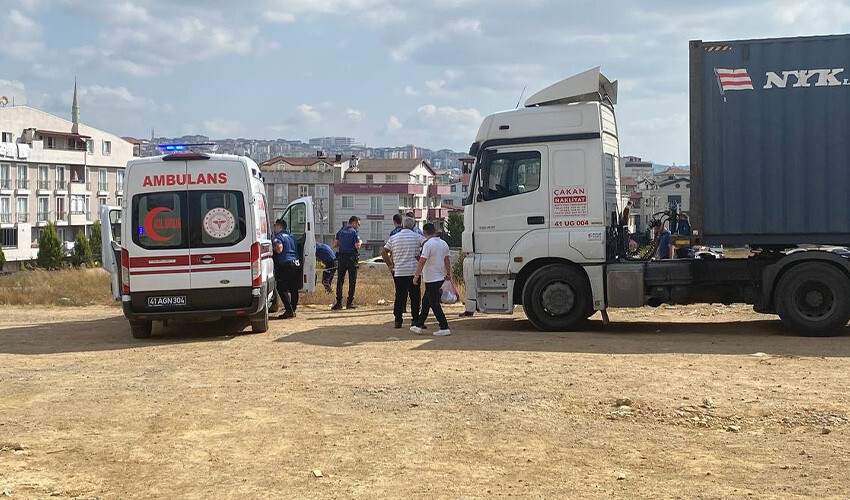 Dehşete düşüren cinayet: Önce eşini öldürdü, sonra kendisini bıçakladı Dehşete düşüren cinayet: Önce eşini öldürdü, sonra kendisini bıçakladı