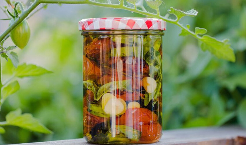 Kendi yaptığı konserveden zehirlendi: Yaşlı kadın 3. gün hayat mücadelesini kaybetti Kendi yaptığı konserveden zehirlendi: Yaşlı kadın 3. gün hayat mücadelesini kaybetti