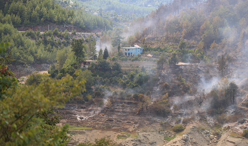 Son dakika: Alanya yangını kontrol altına alındı Son dakika: Alanya yangını kontrol altına alındı