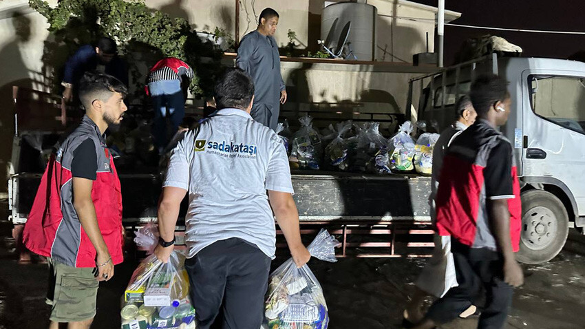 Sadakataşı Libya'da sel mağdurlarına yardım ulaştırdı