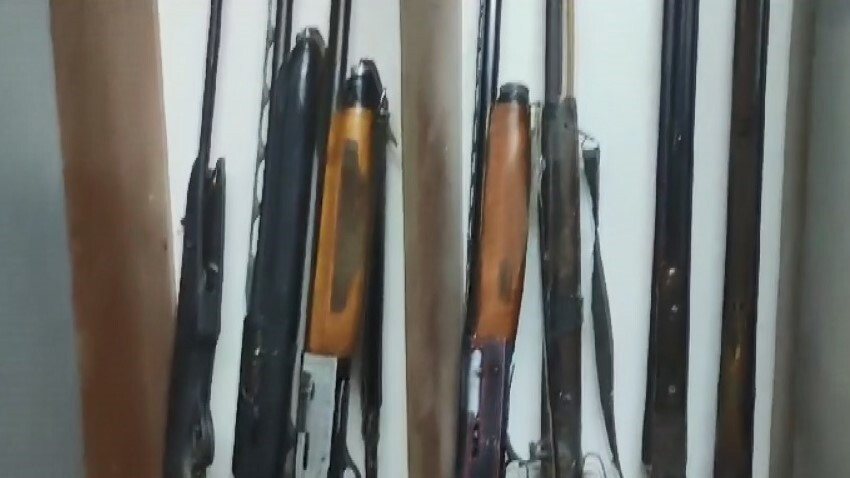 Ev değil cephanelik çıktı, poşet poşet silah ele geçirildi