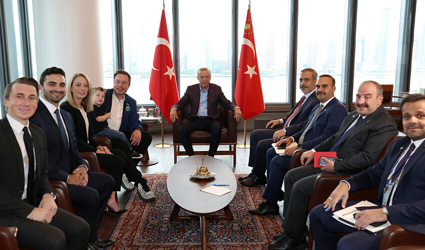 Erdoğan, Musk'ın oğluna top hediye etti, renkli anlar görüşmeye damga vurdu Erdoğan ve Musk görüşmesi